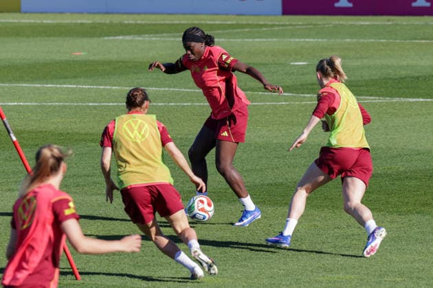 07.04.2026, xgrfx, Fussball DFB-Medientermine, Deutsche Frauennationalmannschaft - Training v.l. Nicole Anyomi (Deutsche Frauennationalmannschaft) (DFL DFB REGULATIONS PROHIBIT ANY USE OF PHOTOGRAPHS as IMAGE SEQUENCES and or QUASI-VIDEO) Herzogenaurach