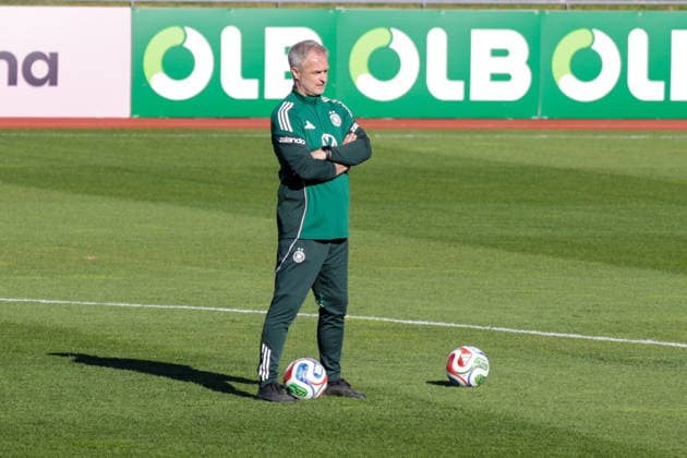 07.04.2026, xgrfx, Fussball DFB-Medientermine, Deutsche Frauennationalmannschaft - Training v.l. Christian Wück (Deutsche Frauennationalmannschaft) (DFL DFB REGULATIONS PROHIBIT ANY USE OF PHOTOGRAPHS as IMAGE SEQUENCES and or QUASI-VIDEO) Herzogenaurach