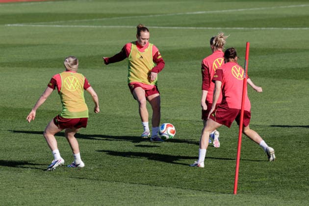 07.04.2026, xgrfx, Fussball DFB-Medientermine, Deutsche Frauennationalmannschaft - Training v.l. Lisanne Gräwe (Deutsche Frauennationalmannschaft) (DFL DFB REGULATIONS PROHIBIT ANY USE OF PHOTOGRAPHS as IMAGE SEQUENCES and or QUASI-VIDEO) Herzogenaurach