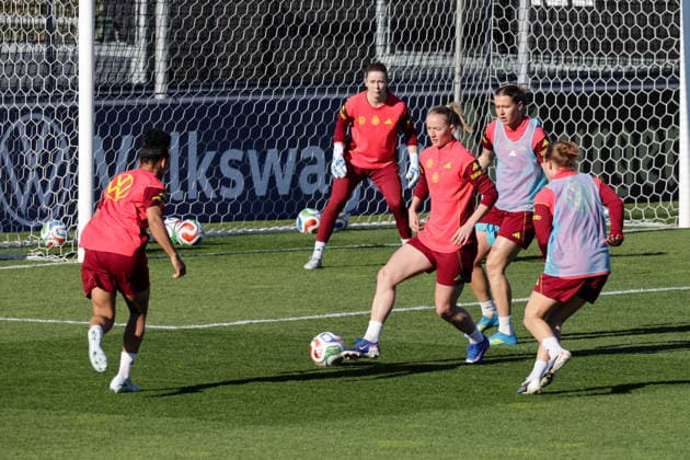 07.04.2026, xgrfx, Fussball DFB-Medientermine, Deutsche Frauennationalmannschaft - Training v.l. Lea Schüller (Deutsche Frauennationalmannschaft) (DFL DFB REGULATIONS PROHIBIT ANY USE OF PHOTOGRAPHS as IMAGE SEQUENCES and or QUASI-VIDEO) Herzogenaurach