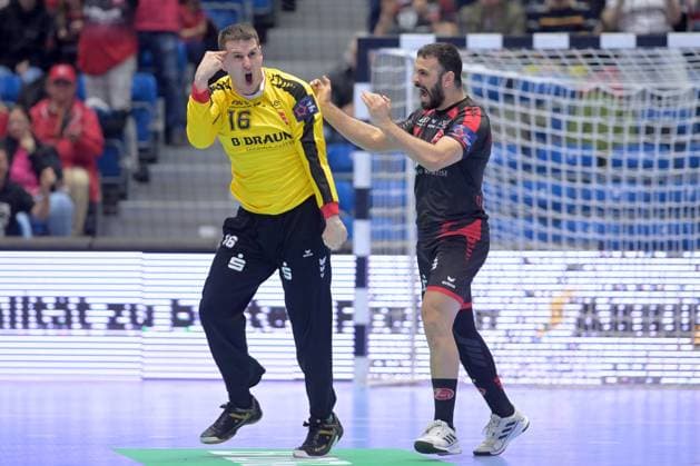 Jubel, Freude bei Nebojsa Simic (Torwart MT Melsungen 16) und Mohamed Amine Darmoul (MT Melsungen 71) (R) , GER, MT Melsungen - Fredericia HK (DEN), Handball, EHF European League Maenner, Play-Offs, Saison 2025 2026, 07.04.2026, GER, MT Melsungen - Fredericia HK, Handball, EHF Maenner, Play-Off, Saison 2025 2026, 07.04.2026 Kassel Copyright: xEibner-Pressefotox xRolandxSippelx EP_RSL
