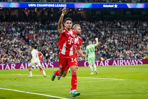 Spanien: Fussball UEFA Champions League 2025 2026, Viertelfinale - Real Madrid vs FC Bayern München - Bernabeu (Madrid): Tor und Torjubel zum 0:1 durch Luis Diaz Luis Diaz (FC Bayern München, 14) Freude, Emotionen, Jubel Copyright: xJOERANxSTEINSIEKx
