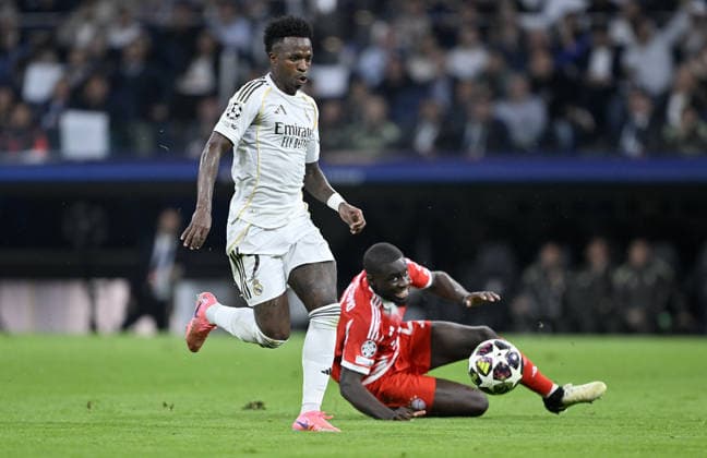 Real Madrid v Bayern Munich - UEFA Champions League MADRID, SPAIN - APRIL 07: Real Madrid s Vinicius Junior (L) competes with his opponent Dayot Upamecano (R) during the UEFA Champions League first leg quarter-final match between Real Madrid and Bayern Munich at Bernabeu Stadium in Madrid, Spain on April 07, 2026. Burak Akbulut Anadolu Madrid Spain. Editorial use only. Please get in touch for any other usage.  Copyright: x2026xAnadoluxBurakxAkbulutx