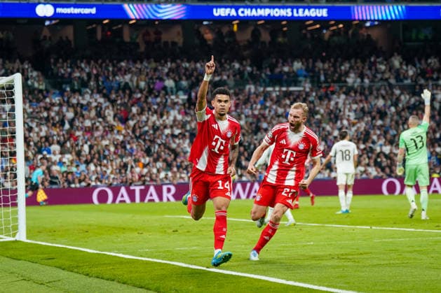 Spanien: Fussball UEFA Champions League 2025 2026, Viertelfinale - Real Madrid vs FC Bayern München - Bernabeu (Madrid): Tor und Torjubel zum 0:1 durch Luis Diaz Luis Diaz (FC Bayern München, 14) Freude, Emotionen, Jubel Copyright: xJOERANxSTEINSIEKx