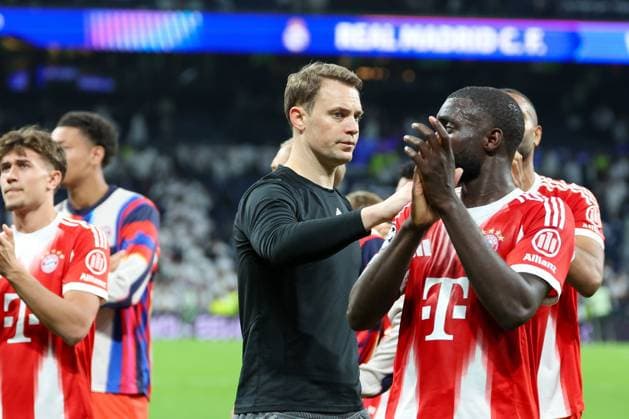 Manuel Neuer 1 (FC Bayern Muenchen) jubelt mit Dayot Upamecano 2 (FC Bayern Muenchen), Schlussjubel, Real Madrid vs. FC Bayern Muenchen, Fussball, Maenner, UEFA Champions League, Saison 2025 2026, Viertelfinal-Hinspiel (Quarter Finals 1st Leg), 07.04.2026 Madrid Madrid Spanien
