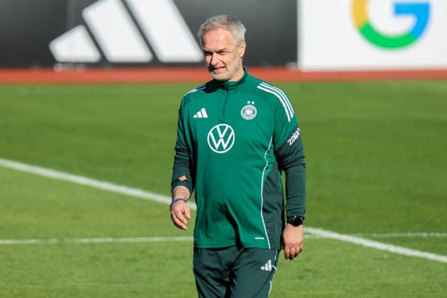 Herzogenaurach, Deutschland 07. April 2026: Medienoffenes Training der deutschen Fußballnationalmannschaft der Frauen zur Vorbereitung auf die WM-Qualifikation Im Bild: Bundestrainer Christian Wück Wueck (Deutschland) Copyright: HMBxMedia MadeleinexFantini
