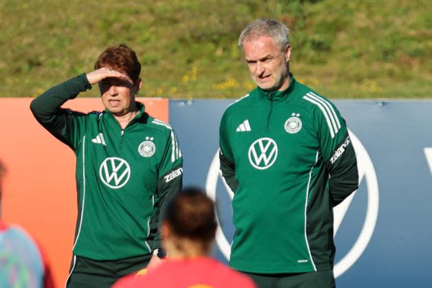 Herzogenaurach, Deutschland 07. April 2026: Medienoffenes Training der deutschen Fußballnationalmannschaft der Frauen zur Vorbereitung auf die WM-Qualifikation Im Bild: v.li. Co-Trainerin Maren Meinert (Deutschland) und Bundestrainer Christian Wück Wueck (Deutschland) Copyright: HMBxMedia MadeleinexFantini