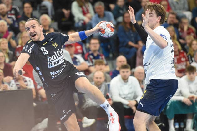Sport Bilder des Tages #2 Handball I Herren I Saison 2025-2026 I EHF European League I Playoffs I Rückspiel I SG Flensburg-Handewitt - Skanderborg Aarhus Handball I 07.04.2026 von links Kent Robin Tönnesen (23, SG Flensburg-Handewitt), Morten Kaalund Dahlgard (28, SAH) *** Handball I Men I Season 2025 2026 I EHF European League I Playoffs I Second leg I SG Flensburg Handewitt Skanderborg Aarhus Handball I 07 04 2026 from left Kent Robin Tönnesen 23, SG Flensburg Handewitt , Morten Kaalund Dahlgard 28, SAH Copyright: xLobeca JanxKirschnerx