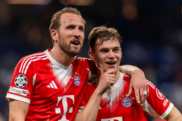 07.04.2026, Fussball UEFA Championsleague 2025 2026: Viertelfinale, Real Madrid - FC Bayern München, im Estadio Bernabeu in Madrid (Spanien), Nach dem Spiel, Harry Kane (FC Bayern München) und Joshua Kimmich (re, FC Bayern München) erschöpft aber glücklich bei den Fans