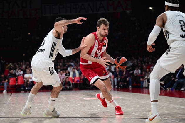 EuroLeague Basketball, Olympiacos Piraeus vs Real Madrid - Sasha Vezenkov, 14 of Olympiacos Piraeus in action during the Euroleague regular season basketball match between Olympiacos Piraeus and Real Madrid held at Peace and Friendship Stadium in Piraeus, Grecee, 7 April 2026. PIRAEUS Greece Copyright: xOnexInchxProductionsx 6928959