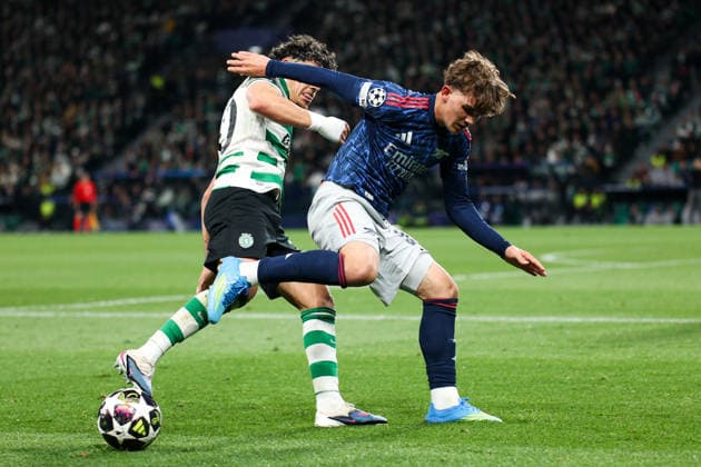 LISBON, PORTUGAL - APRIL 7: Maxi Araujo of Sporting CP steals the ball from Max Dowman of Arsenal during the UEFA Champions League 2025 26 Quarter-Final First Leg match between Sporting Clube de Portugal and Arsenal FC at Estadio Jose Alvalade on April 7, 2026 in Lisbon, Portugal.  Copyright: xMBxMediax
