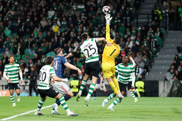 LISBON, PORTUGAL - APRIL 7: Rui Silva of Sporting CP stops the cross during the UEFA Champions League 2025 26 Quarter-Final First Leg match between Sporting Clube de Portugal and Arsenal FC at Estadio Jose Alvalade on April 7, 2026 in Lisbon, Portugal.  Copyright: xMBxMediax