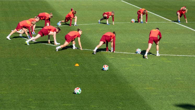 Reportage 07.04.2026 Trainingsauftakt der Deutschen Fußball Frauen-Nationalmannschaft anläßlich der WM-Qualifikationsspiele gegen Österreich mit einem öffentlichen Training im Adi-Dassler-Stadion bei adidas in Herzogenaurach Übungen am Mittelkreis Herzogenaurach Bayern Deutschland