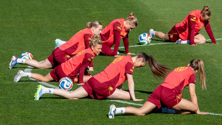 Reportage 07.04.2026 Trainingsauftakt der Deutschen Fußball Frauen-Nationalmannschaft anläßlich der WM-Qualifikationsspiele gegen Österreich mit einem öffentlichen Training im Adi-Dassler-Stadion bei adidas in Herzogenaurach Übungen am Mittelkreis Herzogenaurach Bayern Deutschland