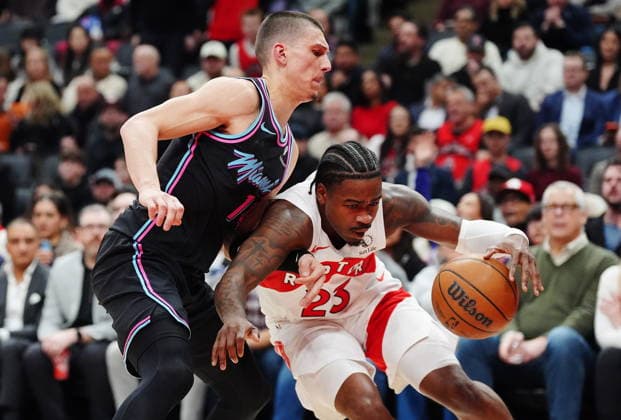 April 7, 2026, Toronto, On, CANADA: Toronto Raptors Jamal Shead (23) loses the ball as he tries to get by Miami Heat s Tyler Herro (14) during first half NBA, Basketball Herren, USA basketball action in Toronto on Tuesday, April 7, 2026. Canada News - April 7, 2026  - ZUMAc35_ 20260407_zaf_c35_096 Copyright: xFrankxGunnx