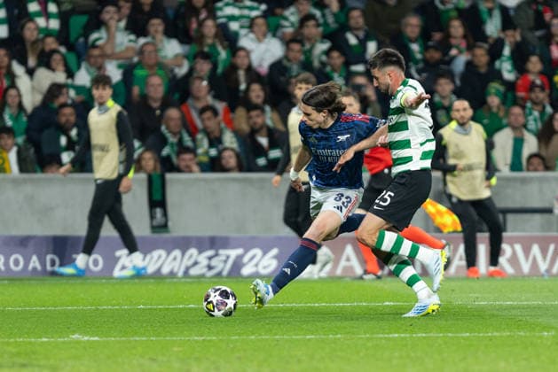 April 7, 2026, Lisbon, Lisbon, Portugal: Arsenal defender from Italy RICCARDO CALAFIORI (33) and Sporting defender from Portugal GONCALO INACIO (25) in action during the game for the 1st Leg of the Quarter-Finals for the UEFA Champions League between Sporting and Arsenal at Estadio Jose de Alvalade Lisbon Portugal - ZUMAs359 20260407_zsp_s359_074 Copyright: xAlexandrexdexSousax
