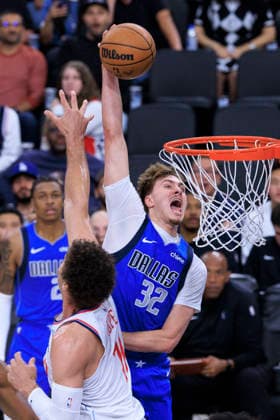 April 7, 2026, Inglewood, California, USA: Cooper Flagg 32 of the Dallas Mavericks dunks the ball during their regular season NBA, Basketball Herren, USA game against the Los Angeles Clippers on Tuesday April 7, 2026 at Intuit Dome in Inglewood, California. ARIANA RUIZ PI Inglewood USA - ZUMAp124 20260407_zaa_p124_001 Copyright: xArianaxRuizx