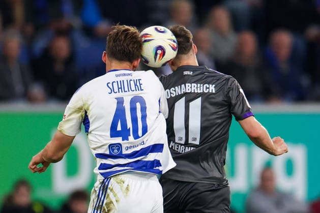 Sport Bilder des Tages #2 Fußball, Männer: 3. Liga, MSV Duisburg - VfL Osnabrück, 32. Spieltag, Schauinsland-Reisen-Arena. Kopfballduell zwischen Ben Schlicke (Duisburg, l-r) und Robin Meißner (Osnabrück). *** Soccer, Men 3 League, MSV Duisburg VfL Osnabrück, Matchday 32, Schauinsland Reisen Arena Header duel between Ben Schlicke Duisburg, l r and Robin Meißner Osnabrück