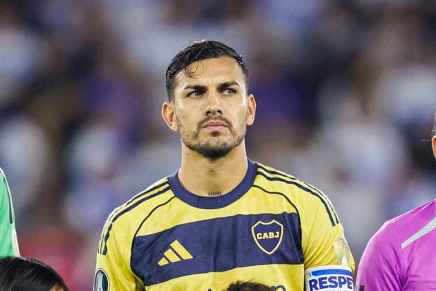 U Catolica v Boca Juniors - Copa CONMEBOL Libertadores Santiago, Chile - 7 April: Leandro Paredes of Boca Juniors looks on during a Copa CONMEBOL Libertadores match between U Catolica and Boca Juniors at Claro Arena Stadium on April 7, 2026 in Santiago, Chile. Photo by Nicolas Maldonado Latin Images Santiago Claro Arena Chile Copyright: xLatinxSportxImagesx