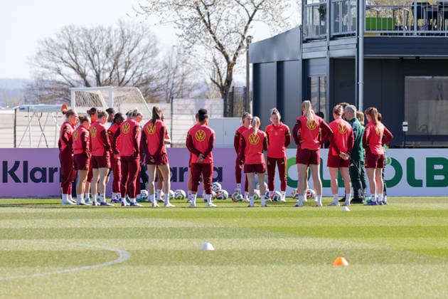 08.04.2026, xgrfx, Fussball DFB-Medientermine, Deutsche Frauennationalmannschaft - Training v.l. Christian Wück leitet das Training der deutschen Nationalmannschaft. (Deutsche Frauennationalmannschaft) (DFL DFB REGULATIONS PROHIBIT ANY USE OF PHOTOGRAPHS as IMAGE SEQUENCES and or QUASI-VIDEO) Herzogenaurach