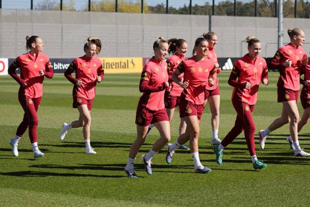 08.04.2026, xgrfx, Fussball DFB-Medientermine, Deutsche Frauennationalmannschaft - Training v.l. Carlotta Wamser, Vivien Endemann, Giulia Gwinn, Selina Cerci, Laura Freigang (Deutsche Frauennationalmannschaft) (DFL DFB REGULATIONS PROHIBIT ANY USE OF PHOTOGRAPHS as IMAGE SEQUENCES and or QUASI-VIDEO) Herzogenaurach
