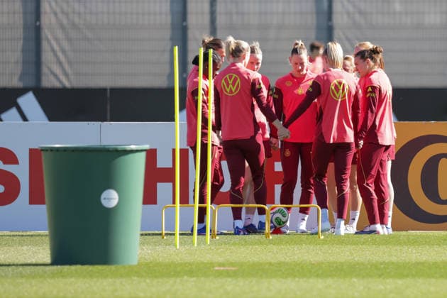08.04.2026, xgrfx, Fussball DFB-Medientermine, Deutsche Frauennationalmannschaft - Training v.l. Nicole Anyomi, Franziska Kett, Sarai Linder, Carlotta Wamser (Deutsche Frauennationalmannschaft) (DFL DFB REGULATIONS PROHIBIT ANY USE OF PHOTOGRAPHS as IMAGE SEQUENCES and or QUASI-VIDEO) Herzogenaurach