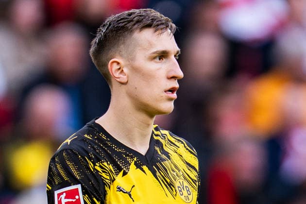 04.04.2026, VfB Stuttgart vs. Borussia Dortmund, 1. Bundesliga, 28. Spieltag Nico Schlotterbeck Wichtiger Hinweis: Gemaess den Vorgaben der DFL Deutsche Fussball Liga bzw. des DFB Deutscher Fussball-Bund ist es untersagt, in dem Stadion und oder vom Spiel angefertigte Fotoaufnahmen in Form von Sequenzbildern und oder videoaehnlichen Fotostrecken zu verwerten *** 04 04 2026, VfB Stuttgart vs Borussia Dortmund, 1 Bundesliga, 28 Matchday Nico Schlotterbeck Important notice According to the regulations of the DFL German Football League and the DFB German Football Association, it is prohibited to use photographs taken in the stadium and or of the game in the form of sequential images and or video-like photo series Copyright: xBahhoxKarax