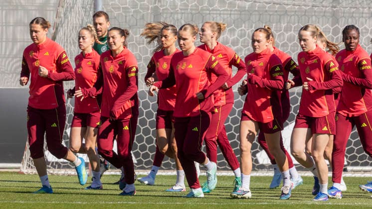 Reportage 08.04.2026 Training der Deutschen Fußball Frauen-Nationalmannschaft anläßlich der WM-Qualifikationsspiele gegen Österreich im Home Ground bei adidas in Herzogenaurach Warmlaufen Herzogenaurach Bayern Deutschland