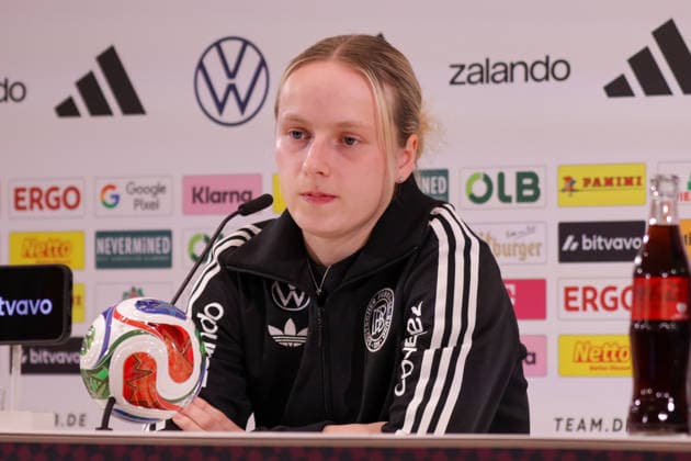 08.04.2026, xgrfx, Fussball DFB-Medientermine, Deutsche Frauennationalmannschaft - Training v.l. Franziska Kett (Deutsche Frauennationalmannschaft) (DFL DFB REGULATIONS PROHIBIT ANY USE OF PHOTOGRAPHS as IMAGE SEQUENCES and or QUASI-VIDEO) Herzogenaurach