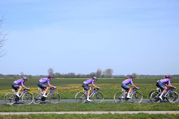 Scheldeprijs 2026 Cycling Race SCHOTEN, BELGIUM - APRIL 08 : Team Jayco Alula during the 114th edition of Scheldeprijs an UCI ProSeries 1.Pro one day cycling road race for Men Elite of 205 km with start in Terneuzen and finish in Schoten on April 8, 2026 in Schoten, Belgium, 08 04 2026 ( Motordriver Kenny Verfaillie - Schoten Belgium  Copyright: xVincentxKalutx