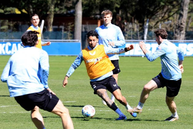 DEU, DFL, 2. FBL Hertha BSC, Training, 08.04.2026, Sportforum, Berlin, DEU, DFL, 2. FBL Hertha BSC, Training, im Bild Kevin Sessa (Hertha BSC Berlin 8), Leon Jensen (Hertha BSC Berlin 5) DFL - regulations prohibit any use of Photographs as image sequences and or quasi-video