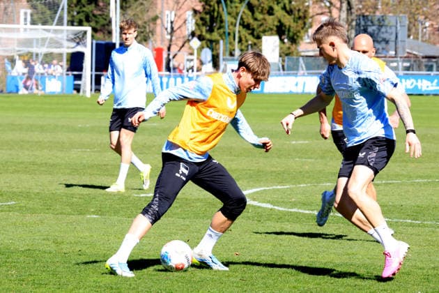 DEU, DFL, 2. FBL Hertha BSC, Training, 08.04.2026, Sportforum, Berlin, DEU, DFL, 2. FBL Hertha BSC, Training, im Bild Kennet Eichhorn (Hertha BSC Berlin 23), Marten Winkler (Hertha BSC Berlin 22) DFL - regulations prohibit any use of Photographs as image sequences and or quasi-video