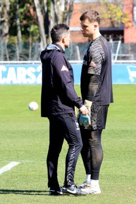 DEU, DFL, 2. FBL Hertha BSC, Training, 08.04.2026, Sportforum, Berlin, DEU, DFL, 2. FBL Hertha BSC, Training, im Bild Cheftrainer Stefan Leitl (Hertha BSC Berlin), Tjark Ernst (Hertha BSC Berlin 1) DFL - regulations prohibit any use of Photographs as image sequences and or quasi-video