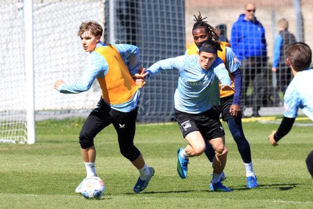 DEU, DFL, 2. FBL Hertha BSC, Training, 08.04.2026, Sportforum, Berlin, DEU, DFL, 2. FBL Hertha BSC, Training, im Bild Kennet Eichhorn (Hertha BSC Berlin 23), Fabian Reese (Hertha BSC Berlin 11), Deyovaisio Zeefuik (Hertha BSC Berlin 42) DFL - regulations prohibit any use of Photographs as image sequences and or quasi-video
