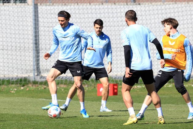 DEU, DFL, 2. FBL Hertha BSC, Training, 08.04.2026, Sportforum, Berlin, DEU, DFL, 2. FBL Hertha BSC, Training, im Bild Fabian Reese (Hertha BSC Berlin 11), Josip Brekalo (Hertha BSC Berlin 7) DFL - regulations prohibit any use of Photographs as image sequences and or quasi-video