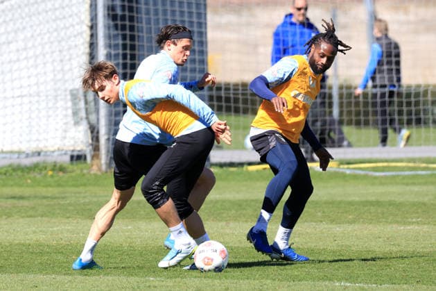 DEU, DFL, 2. FBL Hertha BSC, Training, 08.04.2026, Sportforum, Berlin, DEU, DFL, 2. FBL Hertha BSC, Training, im Bild Kennet Eichhorn (Hertha BSC Berlin 23), Fabian Reese (Hertha BSC Berlin 11), Deyovaisio Zeefuik (Hertha BSC Berlin 42) DFL - regulations prohibit any use of Photographs as image sequences and or quasi-video