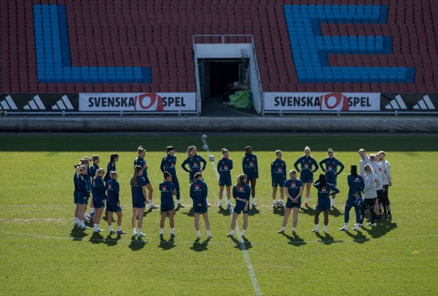 260408 The team of Sweden gathers at a training session on April 8, 2026 in Göteborg. Photo: Daniel Stiller BILDBYRAN kod DS DS0569 fotboll football soccer fotball träning practice training sverige sweden dam bbeng sverige sweden Copyright: DANIELxSTILLER BB260408DS005