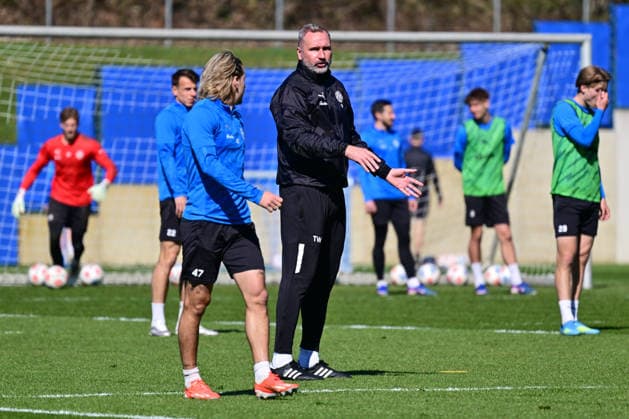 08.04.2026, Fußball, Herren, 2.BL, Saison 2025 2026, Training Holstein Kiel Trainer Tim Walter (Kiel) mit John Tolkin Kiel, Projensdorf Projensdorf, Trainigsplatz Schleswig-Holstein Deutschland