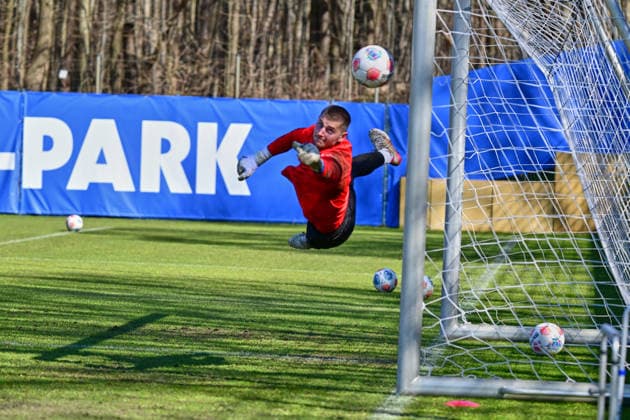 08.04.2026, Fußball, Herren, 2.BL, Saison 2025 2026, Training Holstein Kiel Torwart Timon Weiner Kiel, Projensdorf Projensdorf, Trainigsplatz Schleswig-Holstein Deutschland