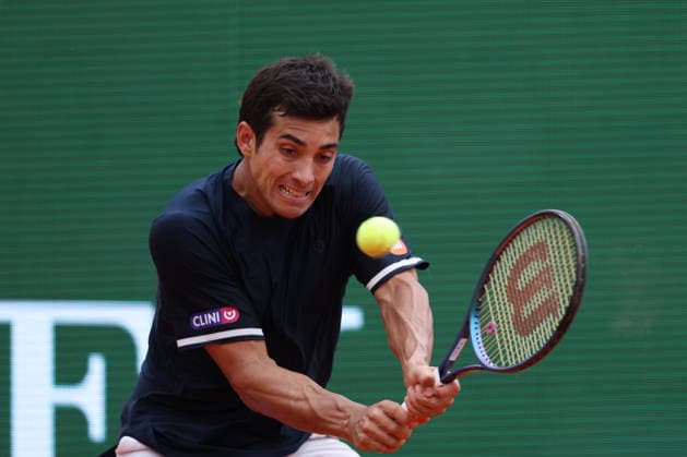 Rolex Monte-Carlo Masters - Day Four Cristian Garin of Chile plays a backhand during his Round of 32 match against Alexander Zverev of Germany on day Four of the Rolex Monte-Carlo Masters at Monte-Carlo Country Club on April 8, 2025 in Monte-Carlo, Monaco. Monaco Monte-Carlo Country Club Monte_Carlo Monaco Copyright: xAllstarxPicturexLibraryxLtdx