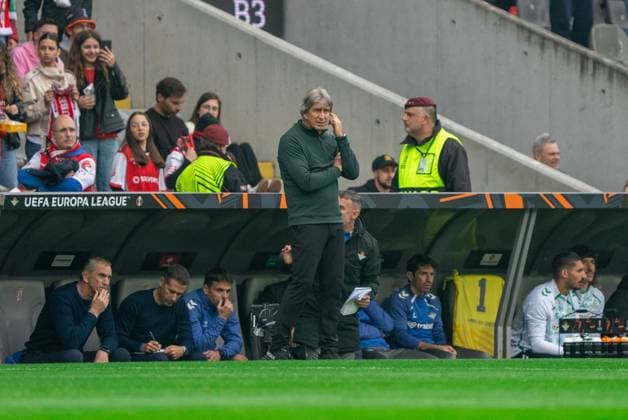 Braga v Real Betis. Europa League Real Betis coach Manuel Pellegrini, during the Europa Leage match, between Braga and Real Betis played at Braga Municipal Stadium on April 8, 2026 in Braga, Portugal Braga Portugal Copyright: xAdrianxFernandezx xAgenciaxLOFx