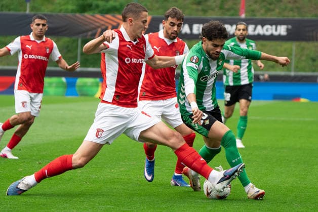 Braga v Real Betis. Europa League Players of both teams during the Europa Leage match, between Braga and Real Betis played at Braga Municipal Stadium on April 8, 2026 in Braga, Portugal Braga Portugal Copyright: xAdrianxFernandezx xAgenciaxLOFx
