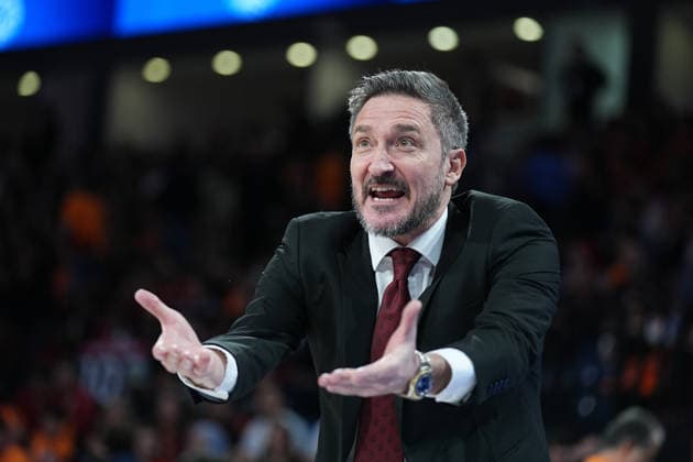 Galatasaray MCT Technic v La Laguna Tenerife - FIBA Basketball Champions League ISTANBUL, TURKIYE - APRIL 8: Galatasaray MCT Technic head coach Gianmarco Pozzecco gives instructions to his players during the FIBA Basketball Champions League quarter-final second leg match against La Laguna Tenerife at Sinan Erdem Sports Hall in Istanbul, Turkiye on April 8, 2026. Adem Kutucu Anadolu Istanbul Turkey. Editorial use only. Please get in touch for any other usage.  Copyright: x2026xAnadoluxAdemxKutucux