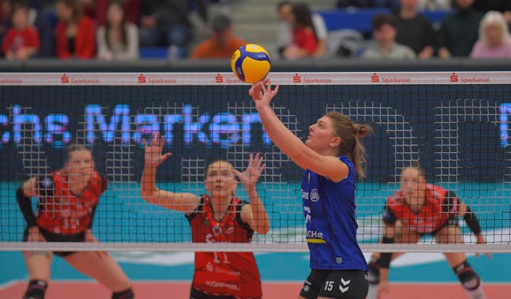 8. April 2026, Stuttgarts Melanie Shaffmaster stellt den Ball, Volleyball, Bundesliga, Dresdner SC - Allianz MTV Stuttgart, Halbfinale, (c) Dresden