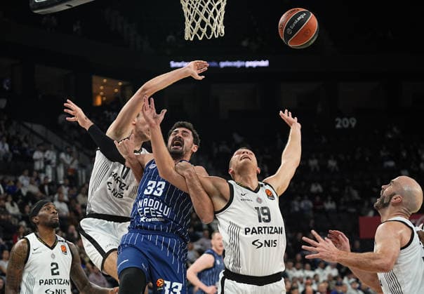 Anadolu Efes v Partizan - EuroLeague ISTANBUL, TURKIYE - APRIL 8: Erkan Yilmaz of Anadolu Efes and Arijan Lakic of Partizan battle for the ball during the Turkish Airlines EuroLeague Round 36 game at the Turkcell Basketball Development Center, on April 8, 2026, in Istanbul, Turkiye. Esra Bilgin Anadolu Istanbul Turkey. Editorial use only. Please get in touch for any other usage.  Copyright: x2026xAnadoluxEsraxBilginx