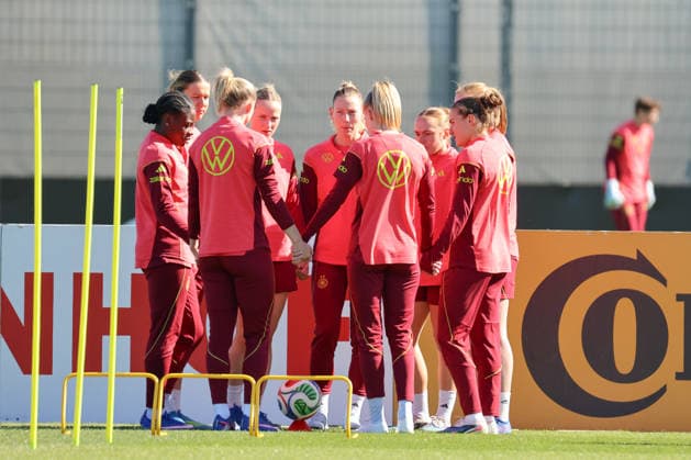 Herzogenaurach, Deutschland 08. April 2026: Training der deutschen Fußballnationalmannschaft der Frauen zur Vorbereitung auf die WM-Qualifikation in Herzogenaurach Im Bild: Die Spielerinnen der deutschen Fußballnationalmannschaft der Frauen beim Training in Herzogenaurach Copyright: HMBxMedia MadeleinexFantini
