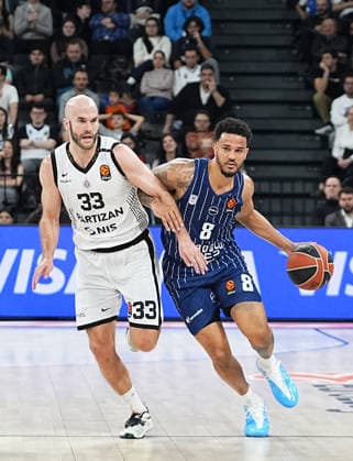 Anadolu Efes v Partizan - EuroLeague ISTANBUL, TURKIYE - APRIL 8: Nick Weiler-Babb (8) of Anadolu Efes in action against Nick Calathes (33) of Partizan during the Turkish Airlines EuroLeague Round 36 game at the Turkcell Basketball Development Center, on April 8, 2026, in Istanbul, Turkiye. Esra Bilgin Anadolu Istanbul Turkey. Editorial use only. Please get in touch for any other usage.  Copyright: x2026xAnadoluxEsraxBilginx