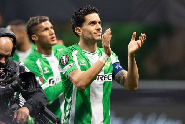 Braga v Real Betis. Europa League Betis players greeting the fans, during the Europa Leage match, between Braga and Real Betis played at Braga Municipal Stadium on April 8, 2026 in Braga, Portugal Braga Portugal Copyright: xAdrianxFernandezx xAgenciaxLOFx