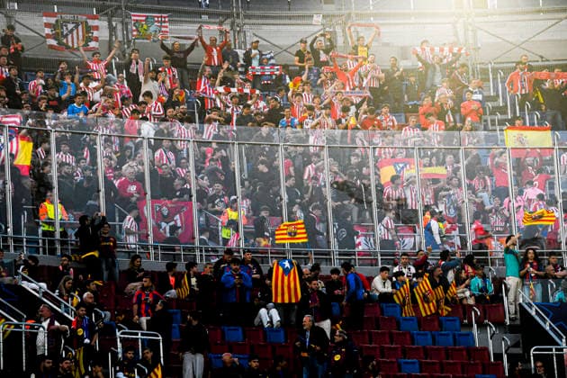 UEFA Champions League 2025 2026 quarter-final, FC Barcelona, Barca Atletico de Madrid, at Estadio Campo Nou in Barcelona Spain April 08, 2026, Barcelona, Barcelona, Spain: Fans of Atletico de Madrid during the UEFA Champions League 2025 2026 quarter-final, FC Barcelona Atletico de Madrid, at Estadio Campo Nou in Barcelona Spain Barcelona Barcelona Spain Copyright: xPacoxLargox