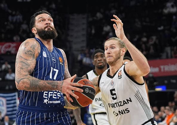 Anadolu Efes v Partizan - EuroLeague ISTANBUL, TURKIYE - APRIL 8: Vincent Poirier (C) of Anadolu Efes in action against Dylan Osetkowski (5) of Partizan during the Turkish Airlines EuroLeague Round 36 game at the Turkcell Basketball Development Center, on April 8, 2026, in Istanbul, Turkiye. Esra Bilgin Anadolu Istanbul Turkey. Editorial use only. Please get in touch for any other usage.  Copyright: x2026xAnadoluxEsraxBilginx